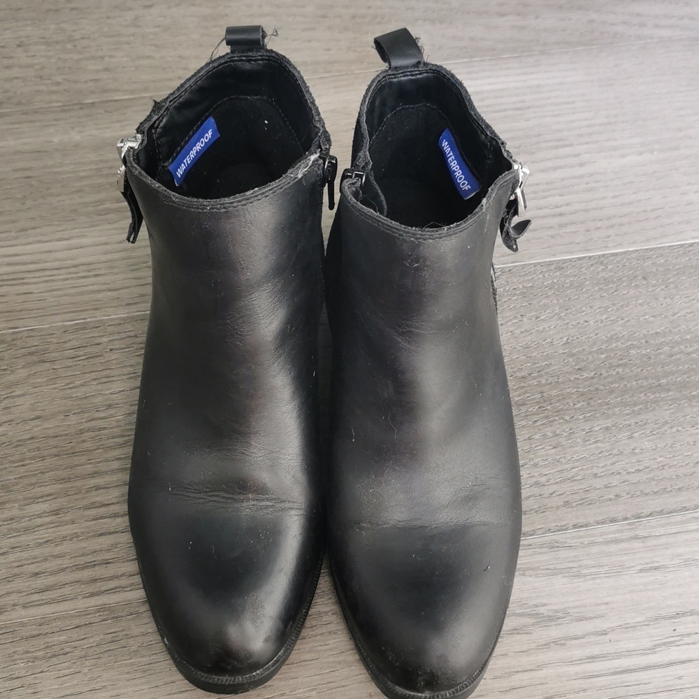 Aldo waterproof black boots, side zip. Size 6. EUC - Picture 2 of 9